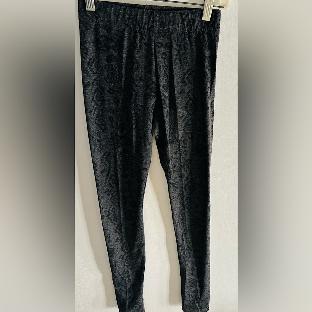 Garage- Women’s black and grey pattern leggings size XS